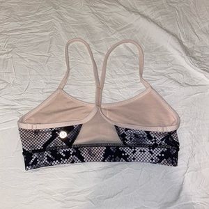 Lululemon sports bra size 4
